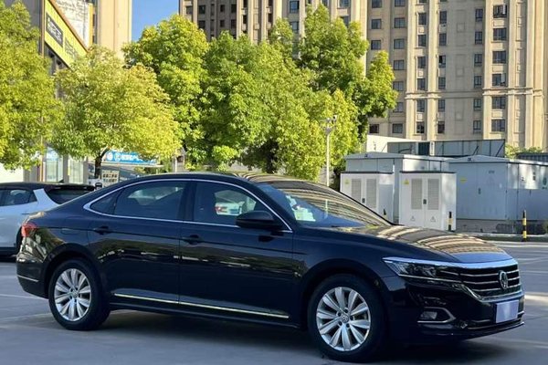 Volkswagen Passat 2020, 80100 км, за 12052 USD - фото 16