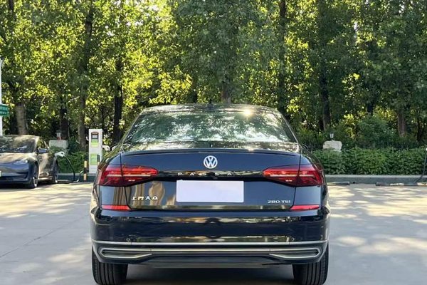 Volkswagen Passat 2020, 80100 км, за 12052 USD - фото 18
