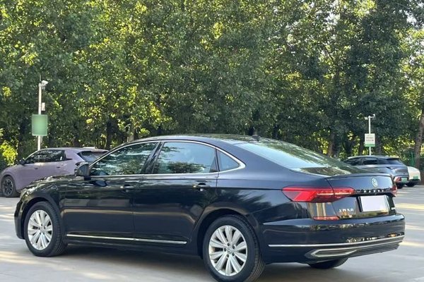 Volkswagen Passat 2020, 80100 км, за 12052 USD - фото 19