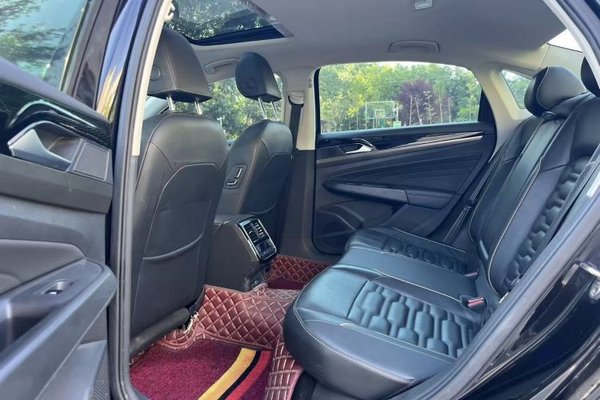 Volkswagen Passat 2020, 80100 км, за 12052 USD - фото 34