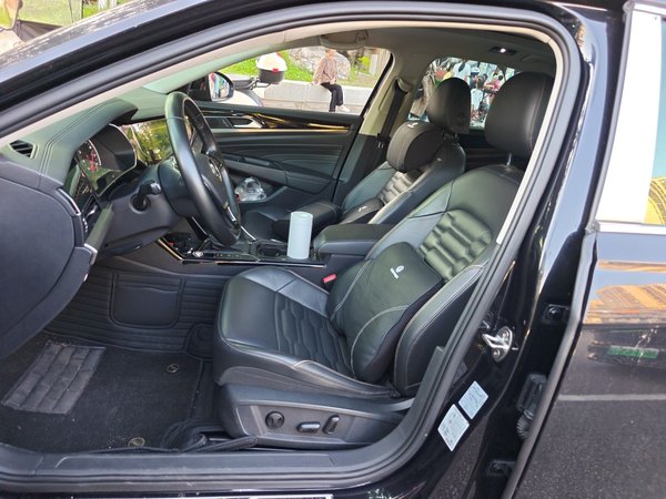 Volkswagen Passat 2020, 77500 км, за 11531 USD - фото 16