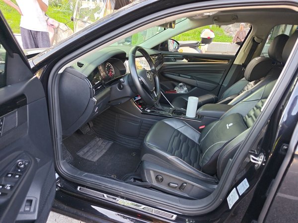 Volkswagen Passat 2020, 77500 км, за 11531 USD - фото 17