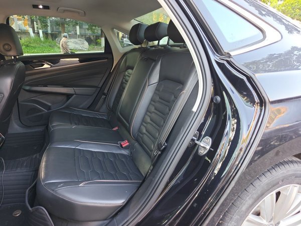 Volkswagen Passat 2020, 77500 км, за 11531 USD - фото 18