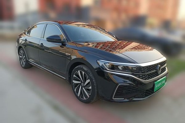 Volkswagen Passat 2022, 30099 км, за 15679 USD