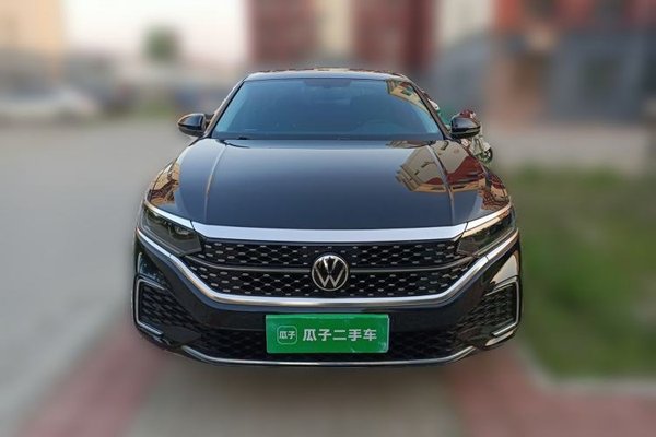 Volkswagen Passat 2022, 30099 км, за 15679 USD