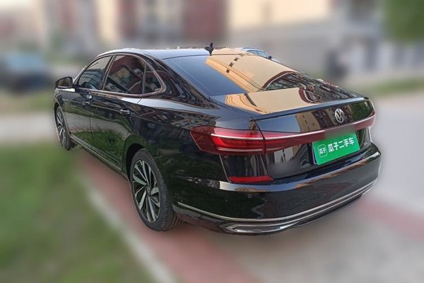 Volkswagen Passat 2022, 30099 км, за 15679 USD
