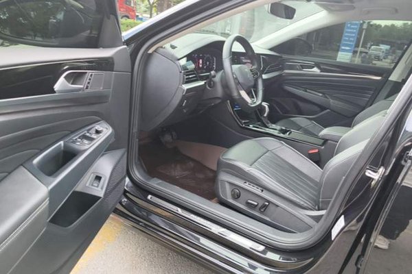 Volkswagen Passat 2022, 32200 км, за 18451 USD - фото 18