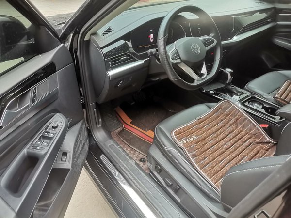 Volkswagen Passat 2022, 35600 км, за 18053 USD - фото 15