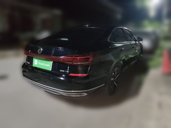 Volkswagen Passat 2022, 35600 км, за 18053 USD