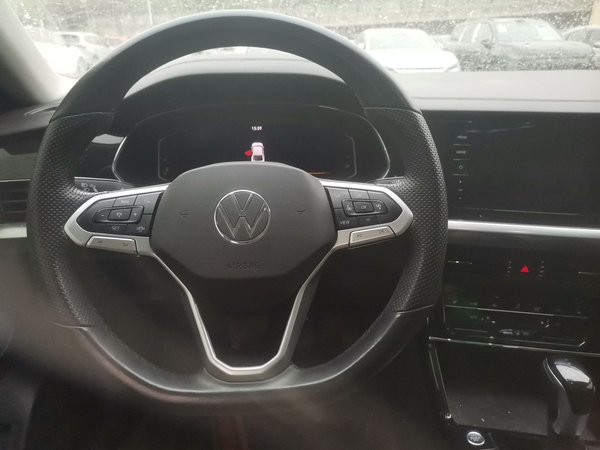 Volkswagen Passat 2022, 35600 км, за 18053 USD - фото 13