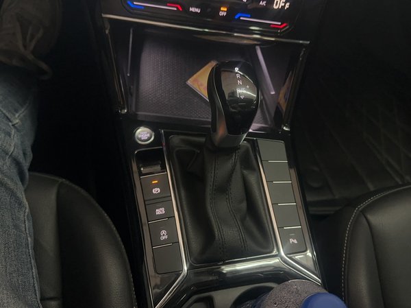 Volkswagen Passat 2022, 38000 км, за 18927 USD