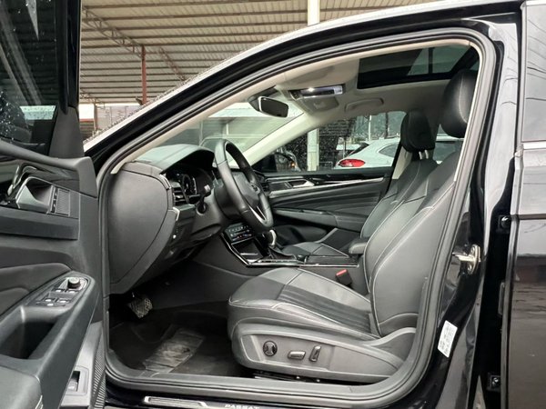 Volkswagen Passat 2022, 38000 км, за 18927 USD - фото 7