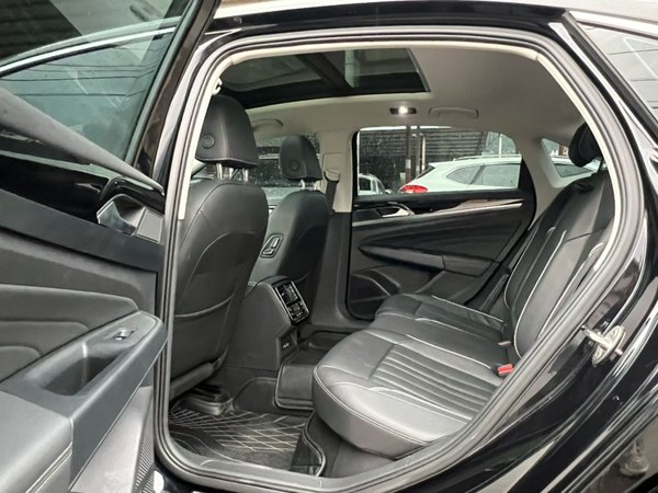Volkswagen Passat 2022, 38000 км, за 18927 USD - фото 8