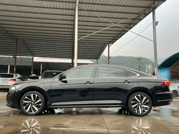 Volkswagen Passat 2022, 38000 км, за 18927 USD - фото 9