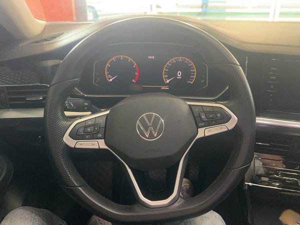 Volkswagen Passat 2022, 38000 км, за 18927 USD - фото 14