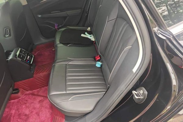 Volkswagen Passat 2022, 47500 км, за 14893 USD - фото 17