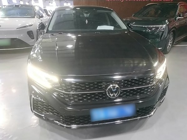 Volkswagen Passat 2022, 68300 км, за 18470 USD