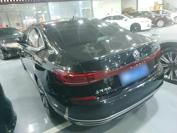 Volkswagen Passat 2022, 68300 км, за 18470 USD