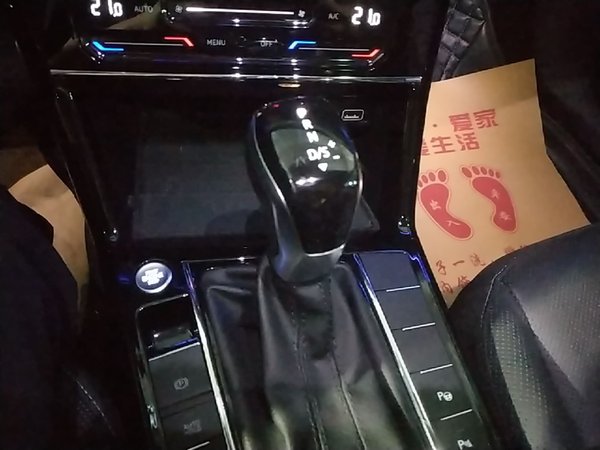 Volkswagen Passat 2022, 68300 км, за 18470 USD - фото 17