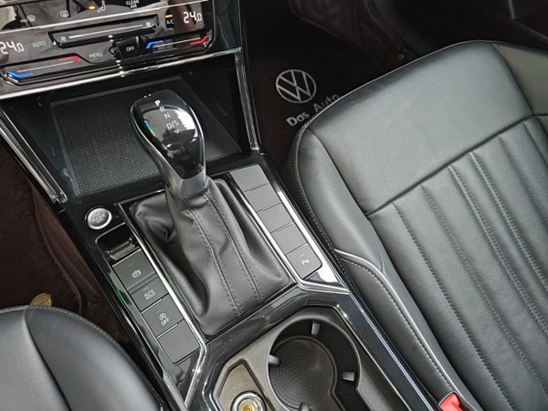 Volkswagen Passat 2022, 89900 км, за 16175 USD - фото 17