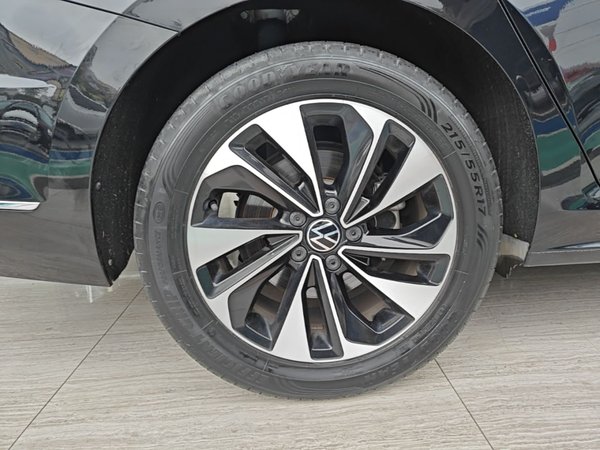 Volkswagen Passat 2022, 89900 км, за 16175 USD - фото 10