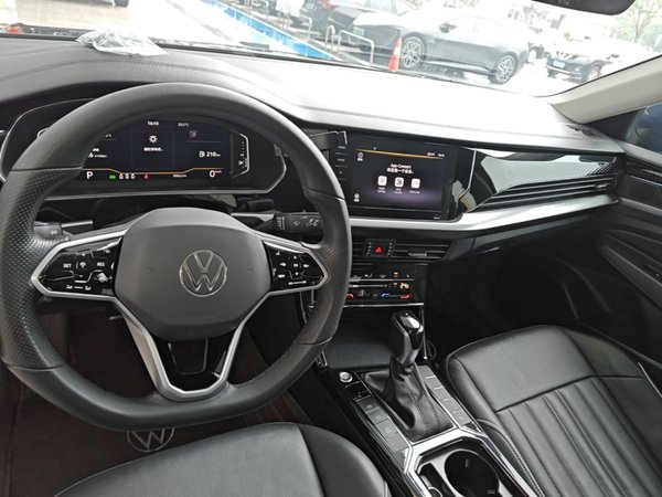 Volkswagen Passat 2022, 89900 км, за 16175 USD - фото 13