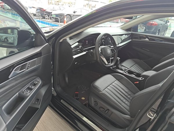 Volkswagen Passat 2022, 89900 км, за 16175 USD - фото 19