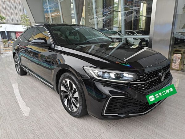 Volkswagen Passat 2022, 89900 км, за 16175 USD