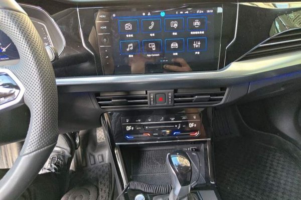 Volkswagen Passat 2023, 17000 км, за 18779 USD - фото 10