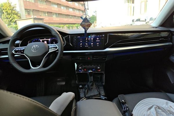 Volkswagen Passat 2023, 17000 км, за 18779 USD - фото 6