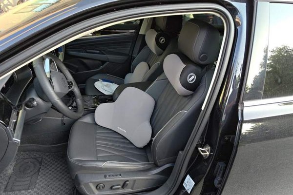 Volkswagen Passat 2023, 17000 км, за 18779 USD - фото 12