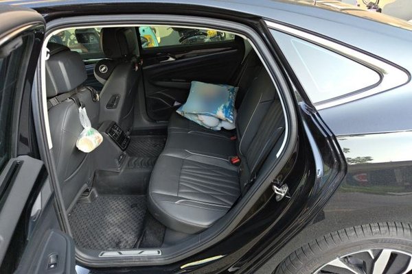 Volkswagen Passat 2023, 17000 км, за 18779 USD - фото 14