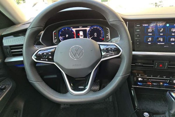 Volkswagen Passat 2023, 17000 км, за 18779 USD - фото 7