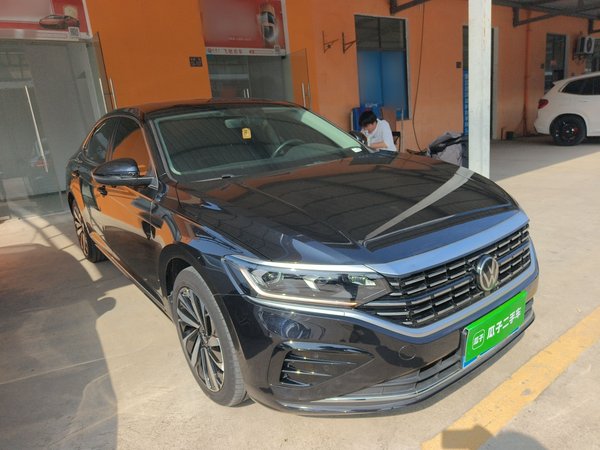 Volkswagen Passat 2023, 17200 км, за 20143 USD
