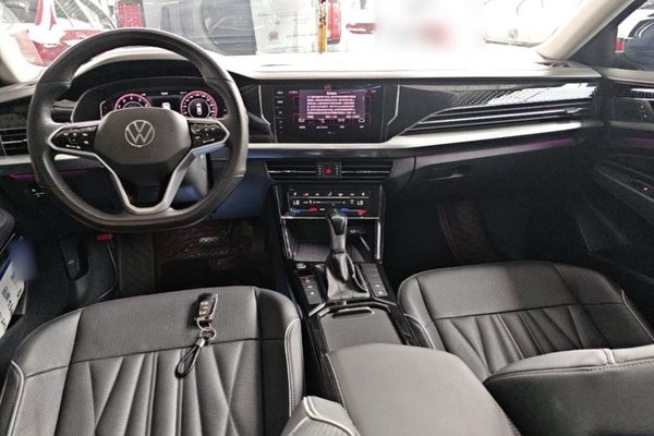 Volkswagen Passat 2023, 27000 км, за 21025 USD - фото 13