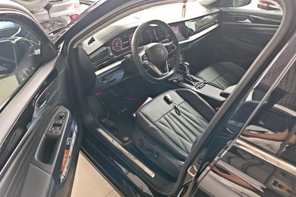 Volkswagen Passat 2023, 27000 км, за 21025 USD - фото 19