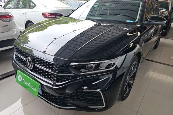 Volkswagen Passat · 2023 год