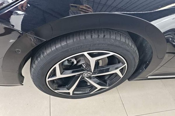 Volkswagen Passat 2023, 27000 км, за 21025 USD - фото 8
