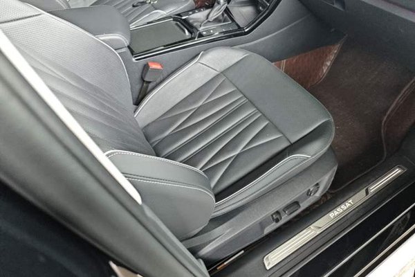 Volkswagen Passat 2023, 27000 км, за 21025 USD - фото 23