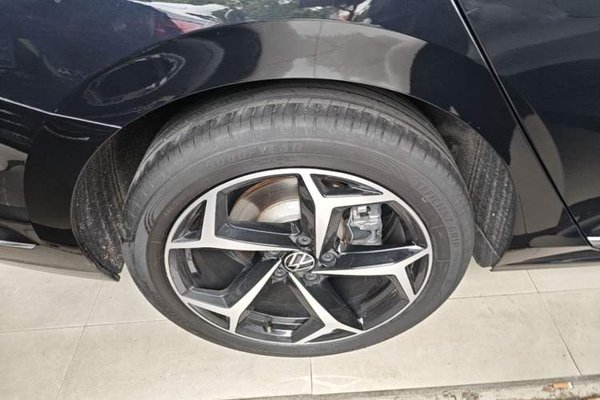 Volkswagen Passat 2023, 27000 км, за 21025 USD - фото 10