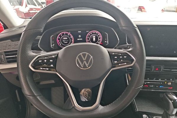 Volkswagen Passat 2023, 27000 км, за 21025 USD - фото 14