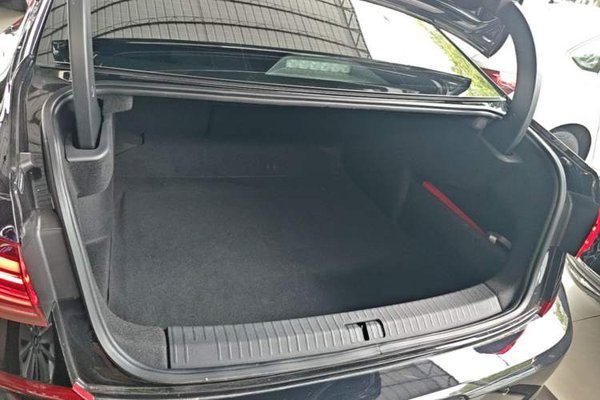 Volkswagen Passat 2023, 27000 км, за 21025 USD - фото 22