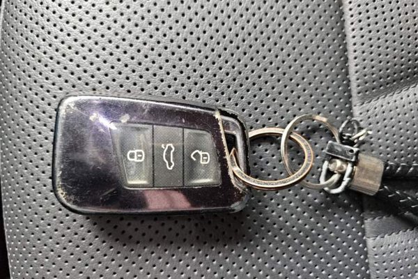 Volkswagen Passat 2023, 27000 км, за 21025 USD - фото 12