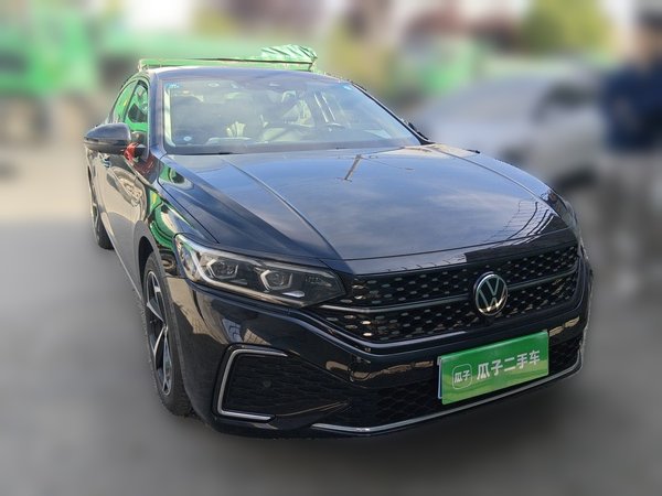 Volkswagen Passat 2023, 31200 км, за 20424 USD
