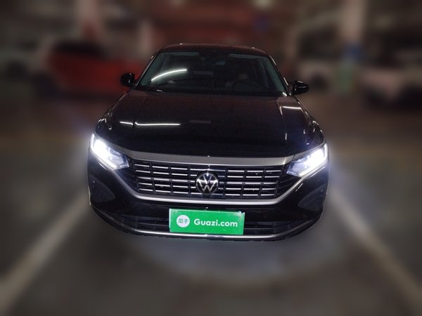 Volkswagen Passat 2023, 35000 км, за 21504 USD