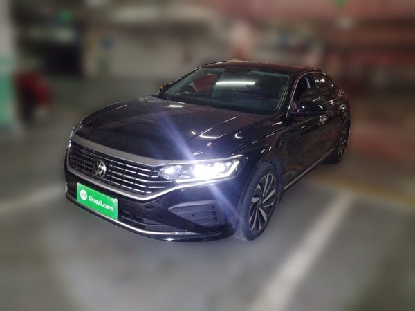 Volkswagen Passat 2023, 35000 км, за 21504 USD