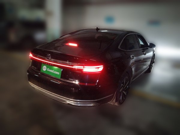 Volkswagen Passat 2023, 35000 км, за 21504 USD