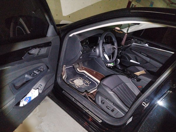 Volkswagen Passat 2023, 35000 км, за 21504 USD - фото 20