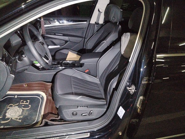 Volkswagen Passat 2023, 35000 км, за 21504 USD - фото 17