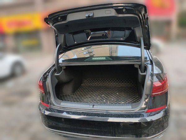 Volkswagen Passat 2023, 35900 км, за 18876 USD - фото 18